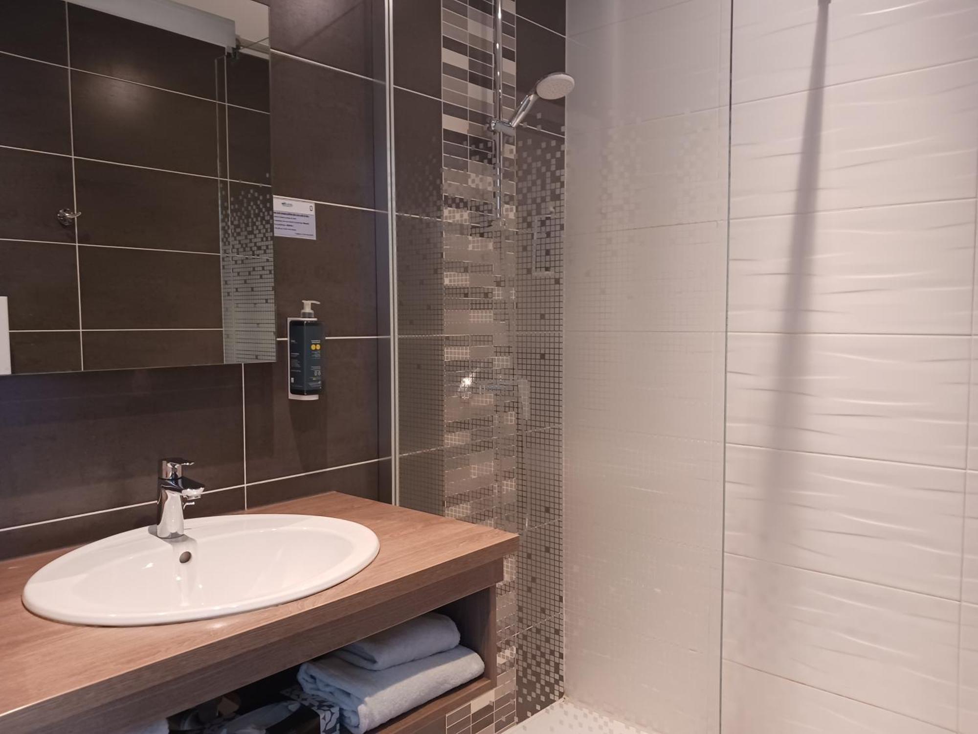 Brit Hotel Nantes Vigneux - L'Atlantel Esterno foto